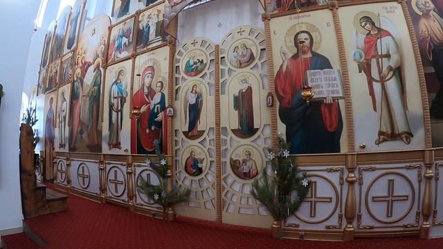 Дорогие Братия и Сестры! Божественная служба в храме Святой Троицы
