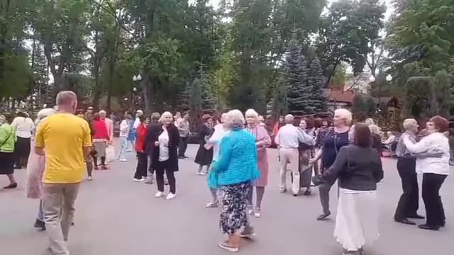 О мама ландыши танцы в парке Горького Харьков 28.04.2024