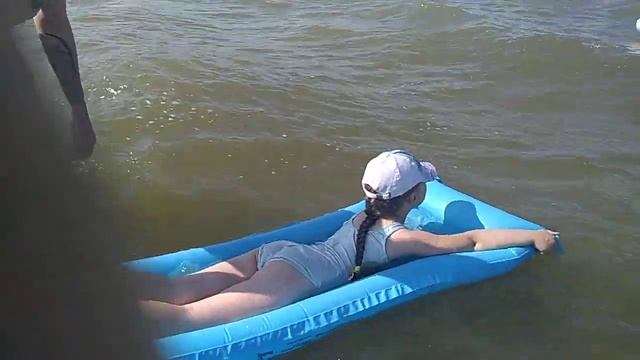 Обское море и пляжи Новосибирска. Волны на море.