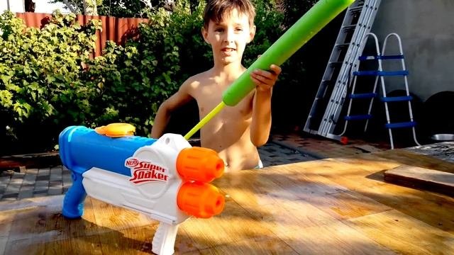 Сравнение Nerf Super Soaker Barracuda с обычной water pump