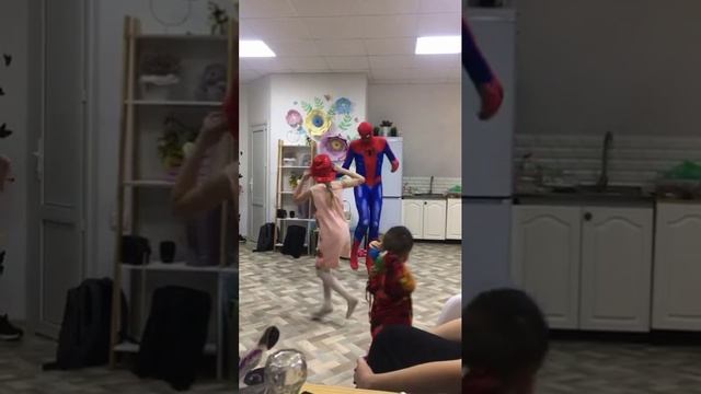Человек паук зажёг на днюхе