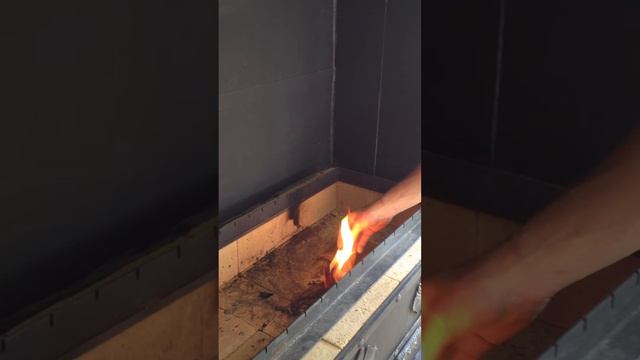 Каминный вентилятор в мангале с дымосборником