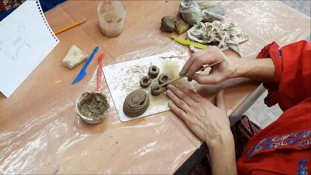 Мастер-класс "Идет бычок, качается: глиняная игрушка-копилка"