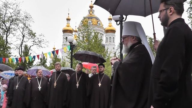 Первая литургия в храме святых Петра и Февронии. Открытие памятника Юрию Филатову