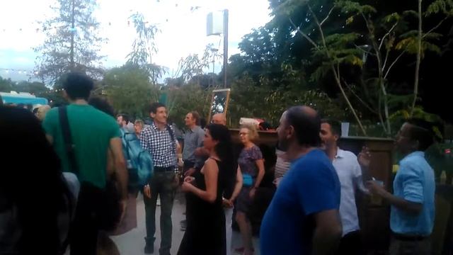 Париж лето дискотека в нашем дворе...