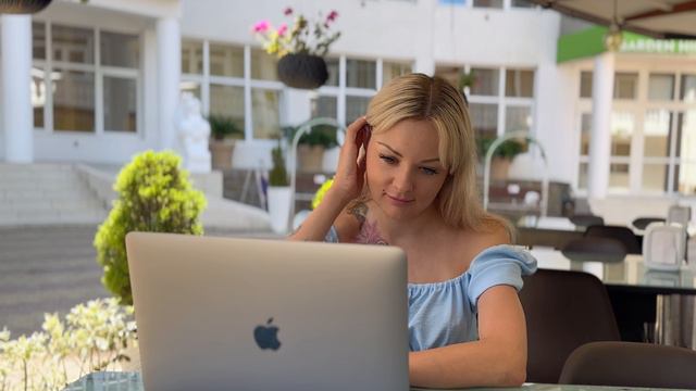 Официальный партнер
Онлайн-школы InSTART
Курсы | Работа
Людмила Зарубежная