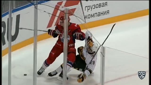 Александр Елесин получает 520 за атаку в область головы и шеи.