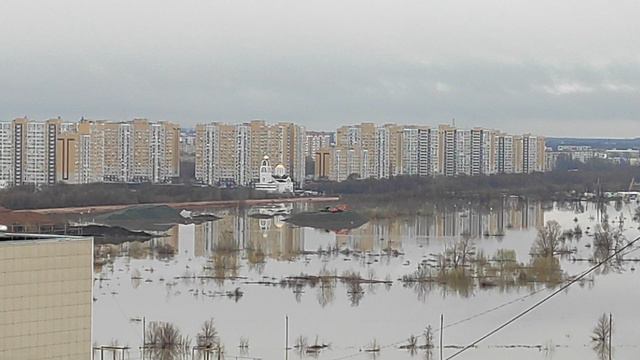Наводнение в Оренбурге 17 апреля 2024 года  12:00 улица Уральская  идёт сильный дождь вода прибывает