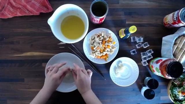 ?How To Style Clear Soups {Food Styling Tutorial} ?