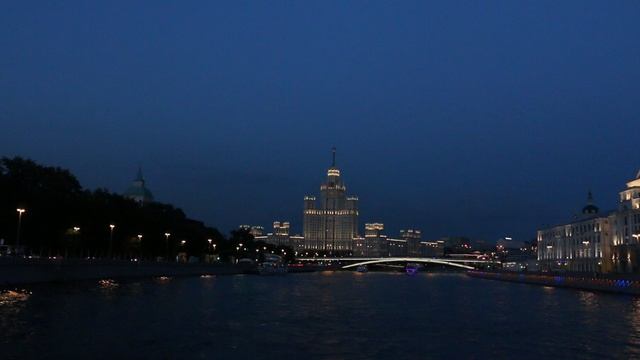 Высотка на Котельнической, и ночное Зарядье.  Прогулки по Москве-реке на теплоходе.