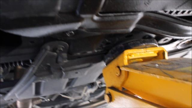 How to Jack Up/ Lift the Nissan 350Z / Infiniti G35 when working on it from Home | AnthonyJ350