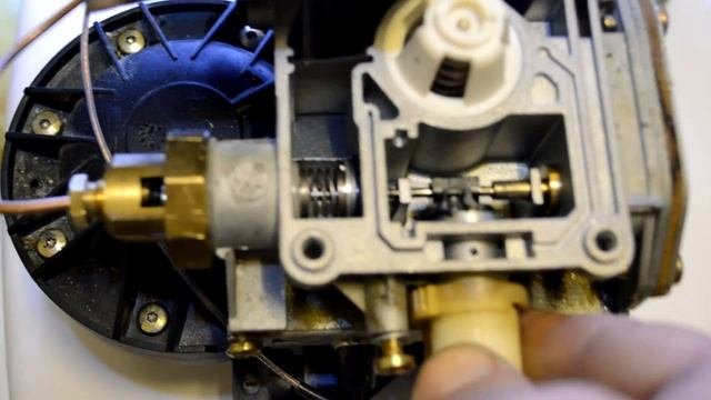 Газовая колонка Ariston Fast GIWN 13 P  2005 года