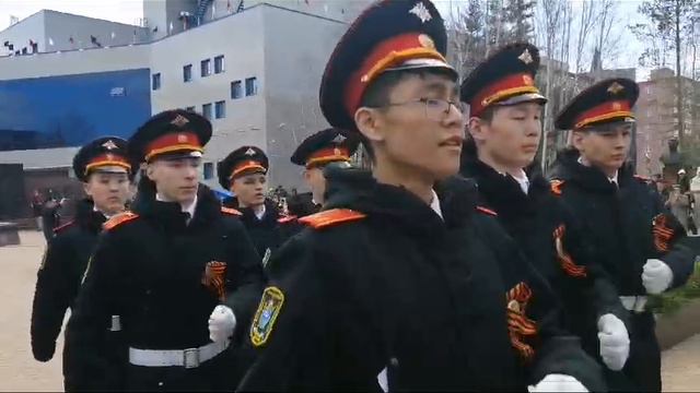 На торжественном митинге в г. Мирном Якутии кадеты «КШИ им. Г.Н. Трошева» отдали честь уважения