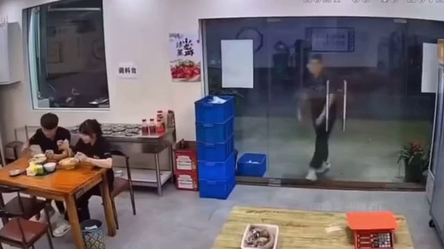 Большой брат за всем следит.