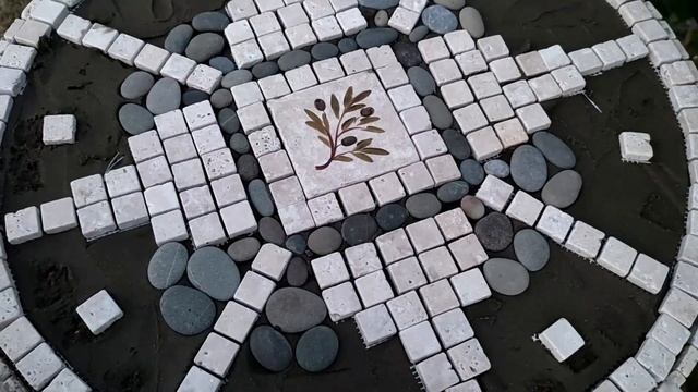 Мозаика своими руками. Как сделать красивый садовый столик.