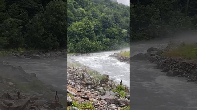 🌧 Сегодня в горах пасмурная погода, временами дождь.🚡⛰️💯🔥🤩👍🧭🚸🏞