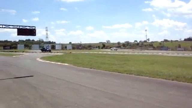 Езда на Фольксваген Амарок на картодроме. Amarok-club.ru