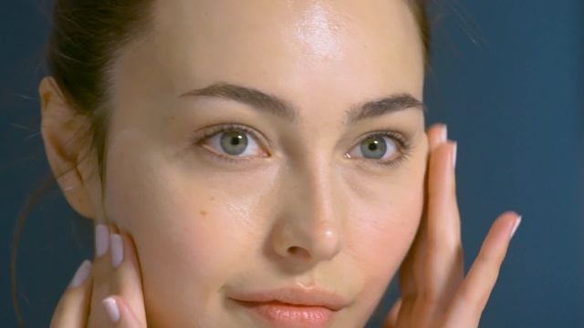 How to Firm and Hydrate Skin with Pro-Collagen Marine Cream