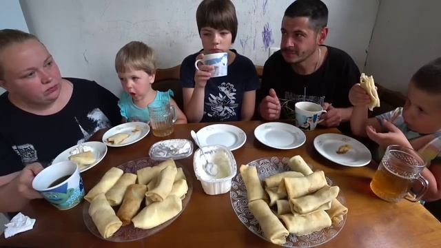мукбанг блины с варëной сгущенкой и с творогом