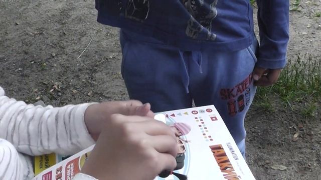 С детьми на площадке. Начала собирать посылку) Ужин.