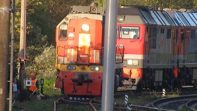 Маневровые работы: отцепка ТЭМ18ДМ-859 прицепка двух тепловозов ТЭП70БС-239 и ТЭП70БС-317