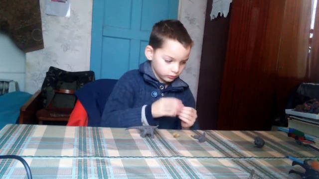 Лепим динозавров 5 Трицератопс