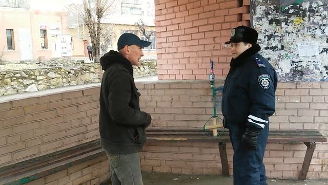 полиция Краматорска и металлоискатель