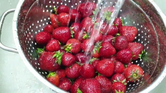 Замораживаем ягоду клубнику Один из лучших способов. Как заморозить клубнику.