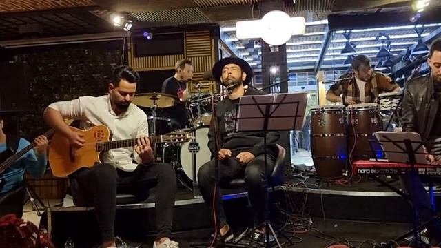 Ricky Martin Un  Dos tres by Avocado music band undostres rickymartin latino