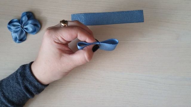 Бантики под шапочку из декоративной ленты с люрексом / DIY / МК Бантики