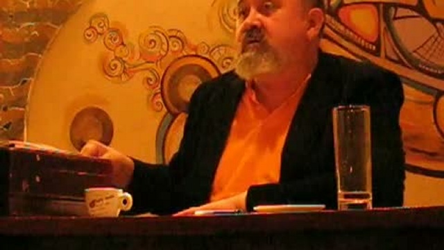 В. Богомяков в литкафе 6