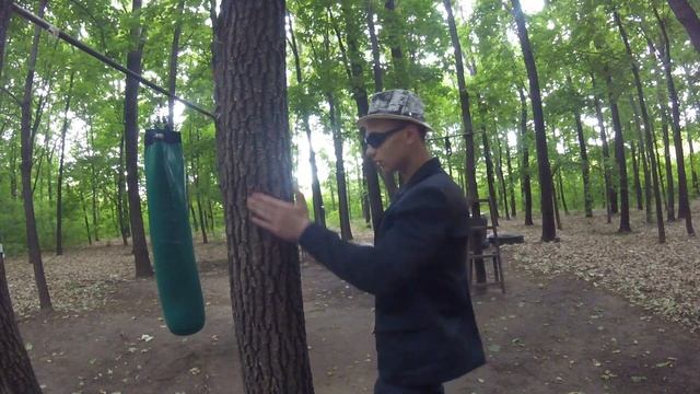 ПРОФЕССИОНАЛЬНЫЙ ТРЕНЕР УЧИТ БОЙЦОВ БОЕВЫМ ИСКУССТВАМ