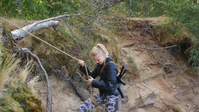 Съёмка Кати в образе Лары Крофт, лазаем по военному форту (перезалив)