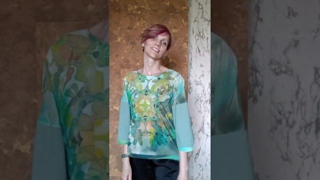 Одежда из шелка ручной росписи.