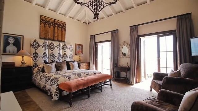 Изысканная вилла на первой линии моря в Марбелье на продажу Los Monteros Испания Коста дель Соль