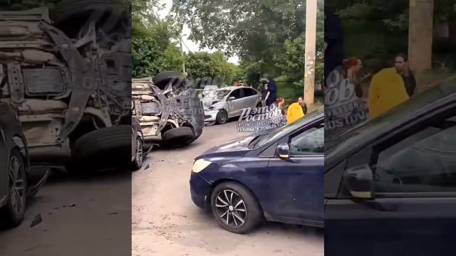 В районе 2-й Пятилетки произошло ДТП: один из автомобилей перевернулся. 🙈