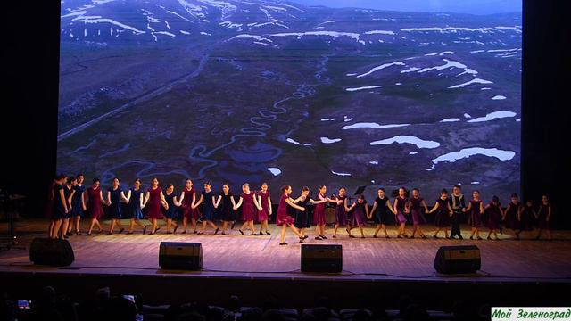 Танцевальный ансамбль «Ахтамар» (средняя и младшая группы) - Азгагракан парери шаран (попурри)