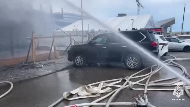 На крыше здания у аэропорта Минеральных Водах произошел пожар