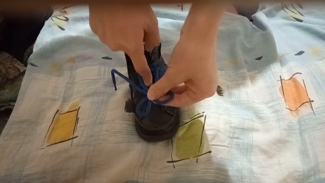 Как научиться быстро завязывать шнурки.