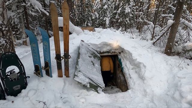 ДОМ ПОД ЗЕМЛЕЙ - ПРОМЕРЗЛА КРЫША, ВЫДАВИЛО ДВЕРЬ, ЗАБИЛАСЬ ТРУБА, НОВЫЙ ИНСТРУМЕНТ | ЗЕМЛЯНКА и ЛЕС