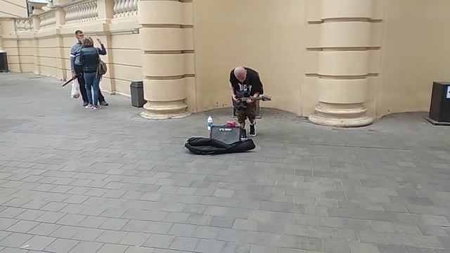 Уличная гитара великолепна. Музыканты московских камней