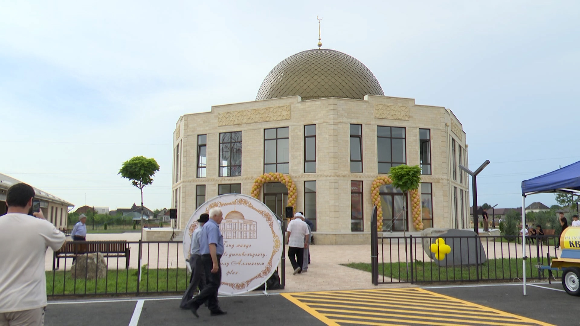 В Герменчике праздник – в селе открыли новую мечеть