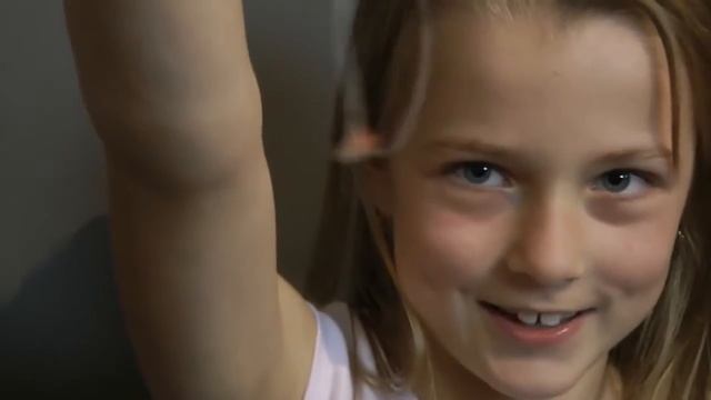 Как правильно вырвать молочный зуб ? Funny tooth extraction