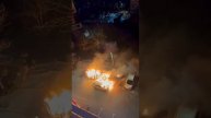 Владивосток сегодня ночью сгорел автомобиль во дворе на БАМе.