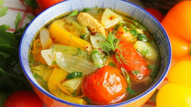 КАК ПРИГОТОВИТЬ СУП С БОЛГАРСКИМ ПЕРЦЕМ? Яркий витаминный суп с болгарским перцем и курицей