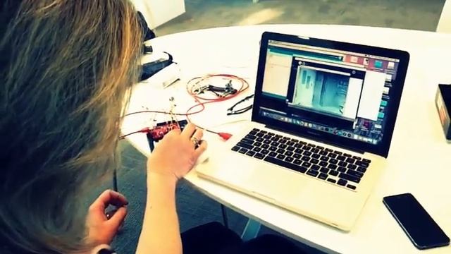 Arduino (Potentiometer, PushButton) + Processing (C, Java) + Horror