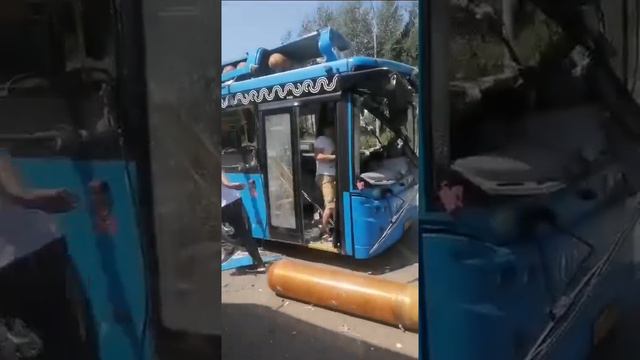Газовый баллон взорвался на крыше автобуса в Москве