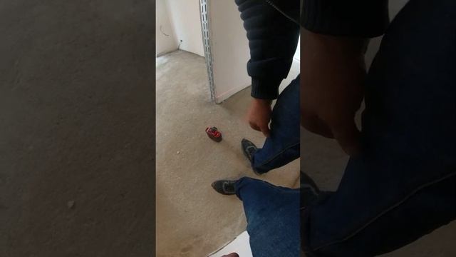 Перепад стяжки по жилой площади более 25 мм.  Шлифуют свои перепады.Толщина стяжки 25-30 мм City Ba