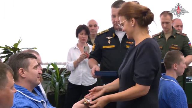 Заместитель Министра обороны РФ Анна Цивилева вручила государственные награды военнослужащим в госпи