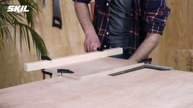 How do you saw straight with a jigsaw?